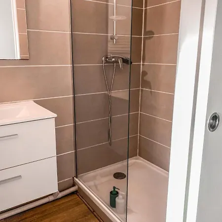 Charmant Studio Au Jardin Vert- Proche Centre Apartment *